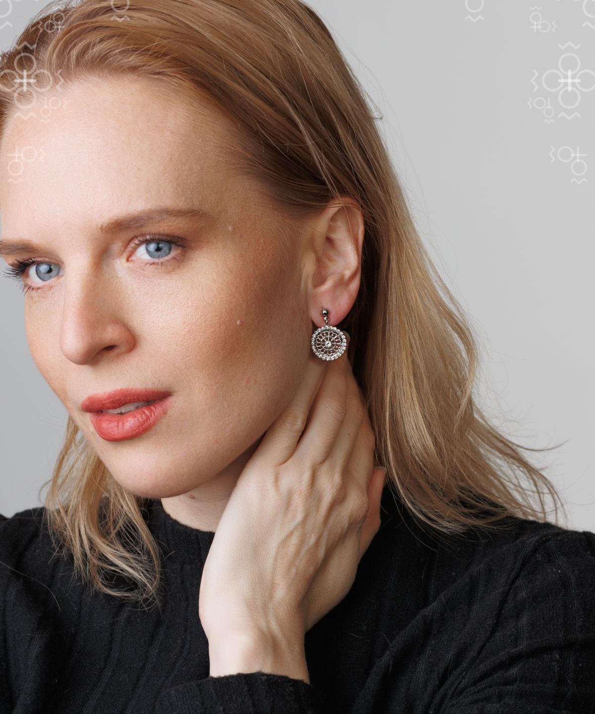 Σκουλαρίκια κρεμαστά με στρογγυλό μοτίφ και κρύσταλλα Swarovski (F1145)