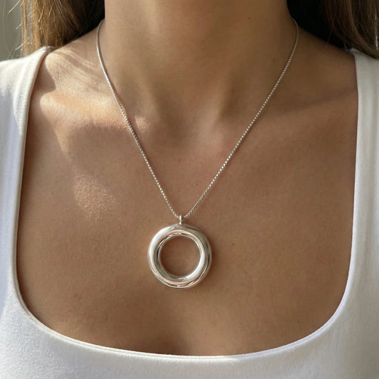 Ατσάλινο Κολιέ με Στρογγυλό Κρεμαστό Ασημί (N3318)