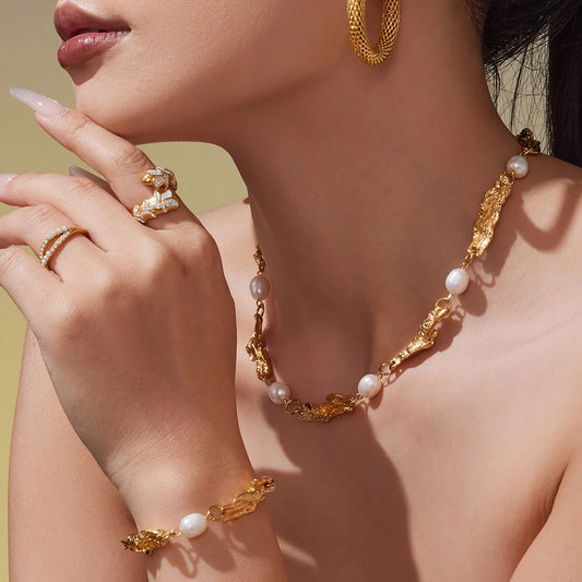 Χρυσό Ατσάλινο Κολιέ Choker 316L με Μαργαριτάρια (N5057)