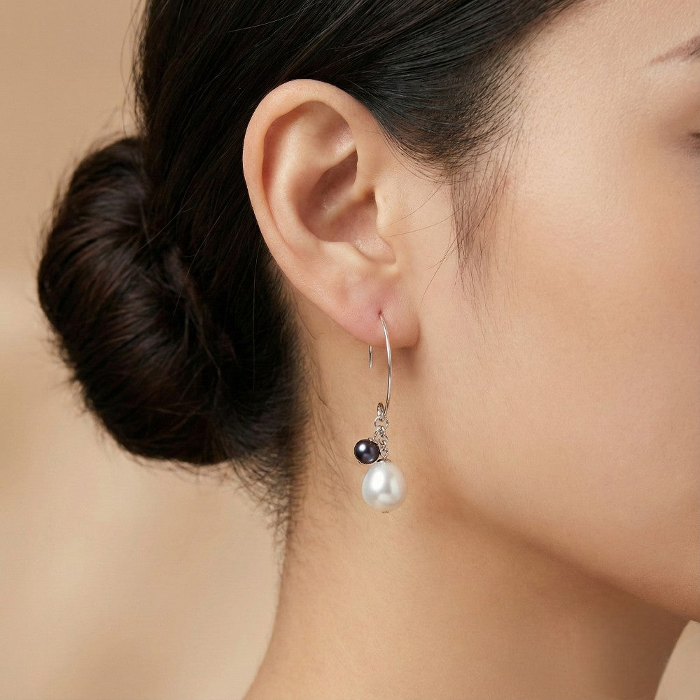 Ασημένια Σκουλαρίκια 925 μάκρος 4cm με Μαργαριτάρια του Γλυκου Νερού σε Λευκό και Μαύρο (PE015)