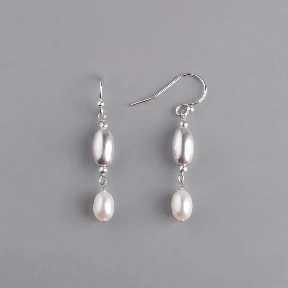 Ασημένια 925 Σκουλαρίκια Μάκρος 3.5cm με Οβάλ Μαργαριτάρια Γλυκού Νερού (PE019)