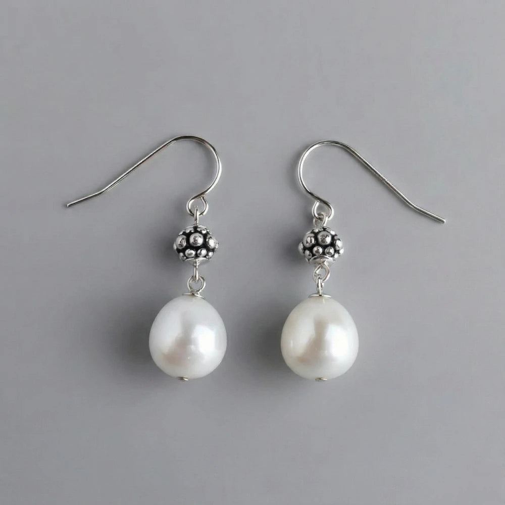 Ασημένια 925 Σκουλαρίκια Μάκρος 3cm με Οβάλ Μαργαριτάρια Γλυκού Νερού (PE022)