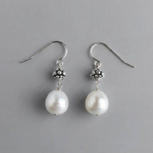 Ασημένια 925 Σκουλαρίκια Μάκρος 3cm με Οβάλ Μαργαριτάρια Γλυκού Νερού (PE022)