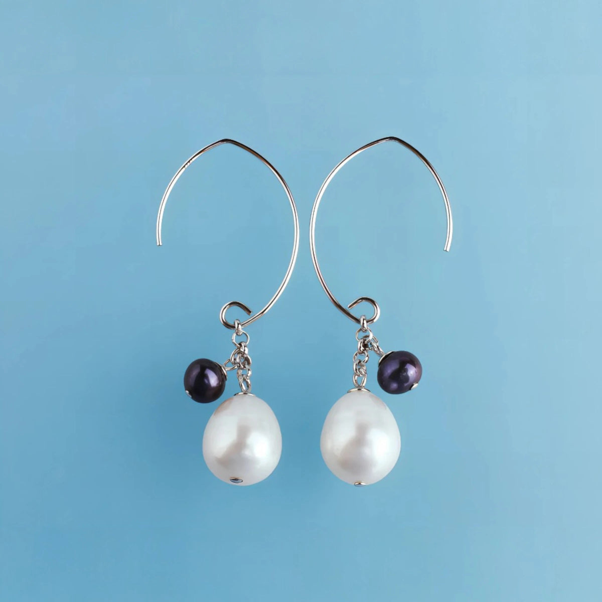 Ασημένια Σκουλαρίκια 925 μάκρος 4cm με Μαργαριτάρια του Γλυκου Νερού σε Λευκό και Μαύρο (PE015) - charmy.gr