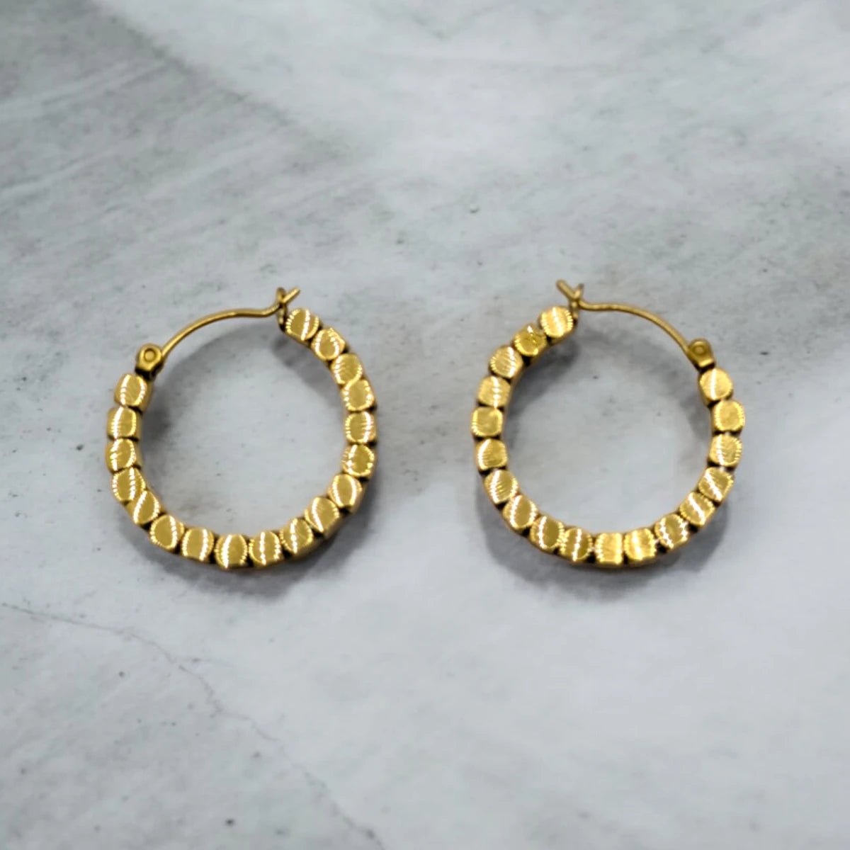 Ατσάλινα σκουλαρίκια κρίκοι επιχρυσωμένοι 2.6cm (E1495) - charmy.gr