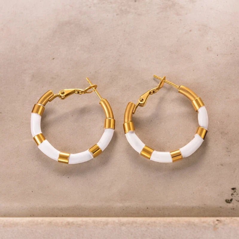 Ατσάλινα σκουλαρίκια κρίκοι με άσπρο σμάλτο (E1392) - charmy.gr