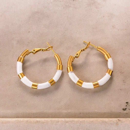 Ατσάλινα σκουλαρίκια κρίκοι με άσπρο σμάλτο (E1392) - charmy.gr