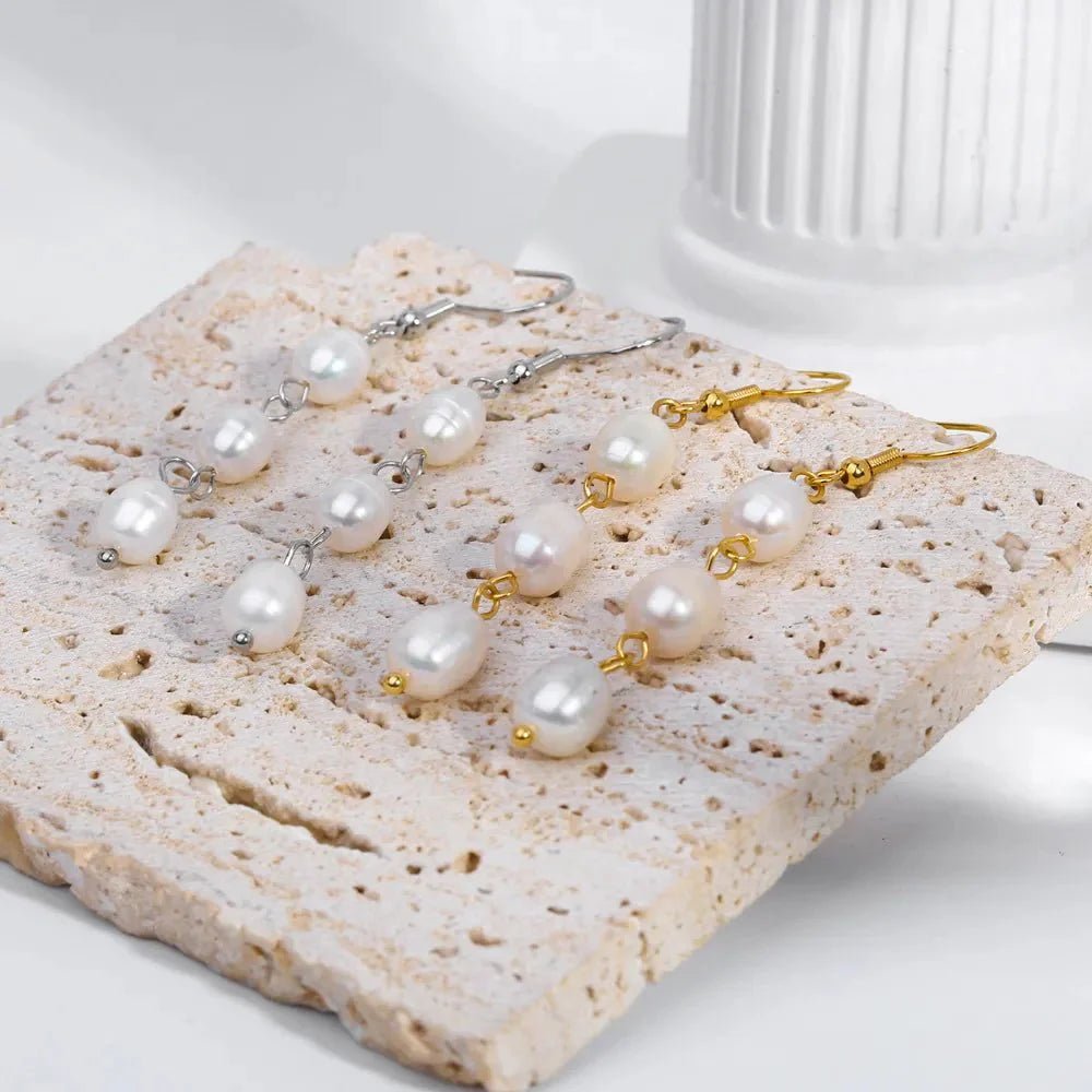 Ατσάλινα σκουλαρίκια με μαργαριτάρια του γλυκού νερού μάκρος 6εκ (E1361) - charmy.gr