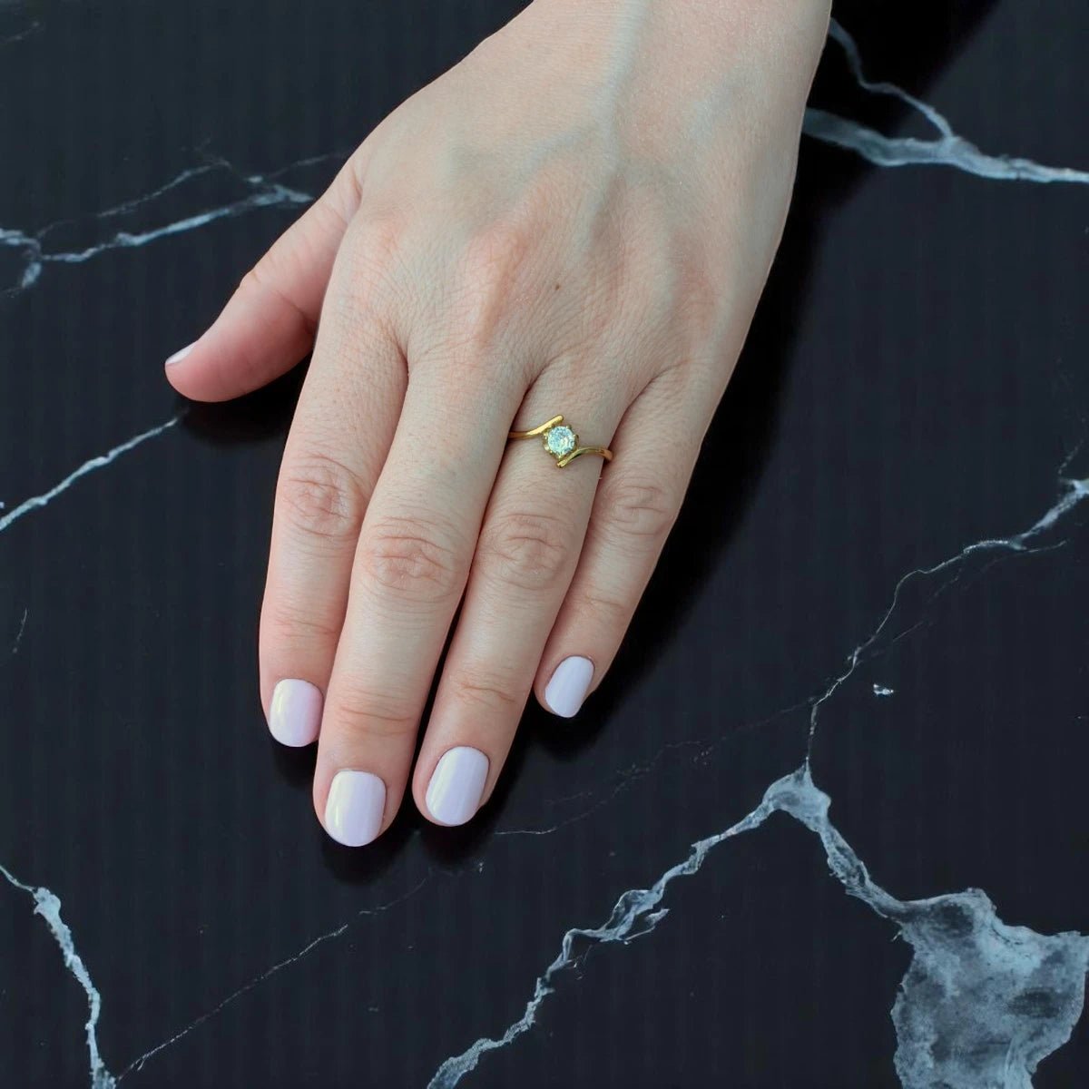 Ατσάλινο δαχτυλίδι μονόπετρο επιχρυσωμένο (R3102) - charmy.gr