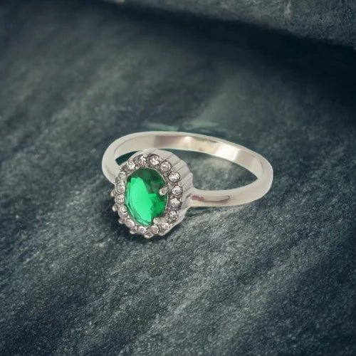 Ατσάλινο δαχτυλίδι ροζέτα με πράσινη πέτρα ζιργκόν (R3079) - charmy.gr