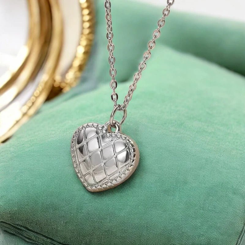 Ατσάλινο κολιέ καρδιά μοτίβο ρόμβοι χρώμα ασημί (N1585) - charmy.gr