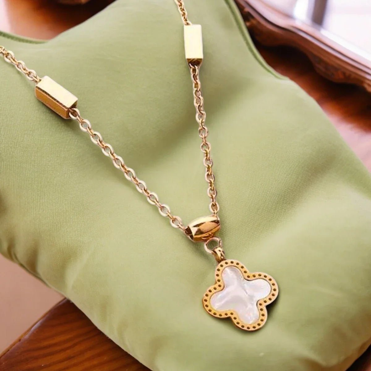 Ατσάλινο κολιέ με κρεμαστό τετράφυλλο τριφύλλι ροζ χρυσό (N1716) - charmy.gr