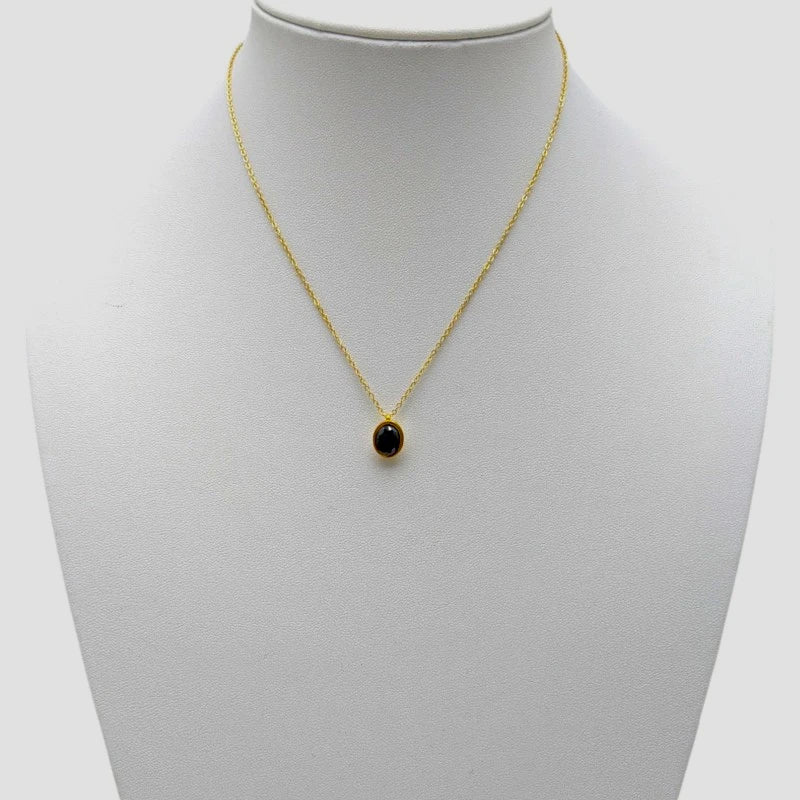 Ατσάλινο κολιέ με μαύρη πέτρα ζιργκόν επιχρυσωμένο (N3053) - charmy.gr