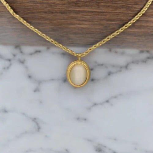 Ατσάλινο κολιέ με χοντρή αλυσίδα & οβάλ άσπρη πέτρα επιχρυσωμένο (N3062) - charmy.gr