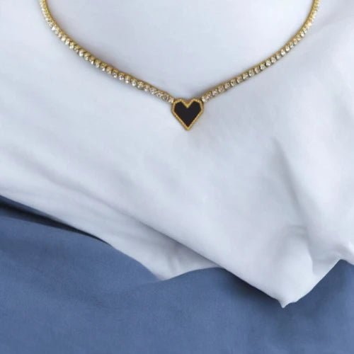 Ατσάλινο κολιέ ριβιέρα με μαύρη κρεμαστή καρδιά (N3105) - charmy.gr