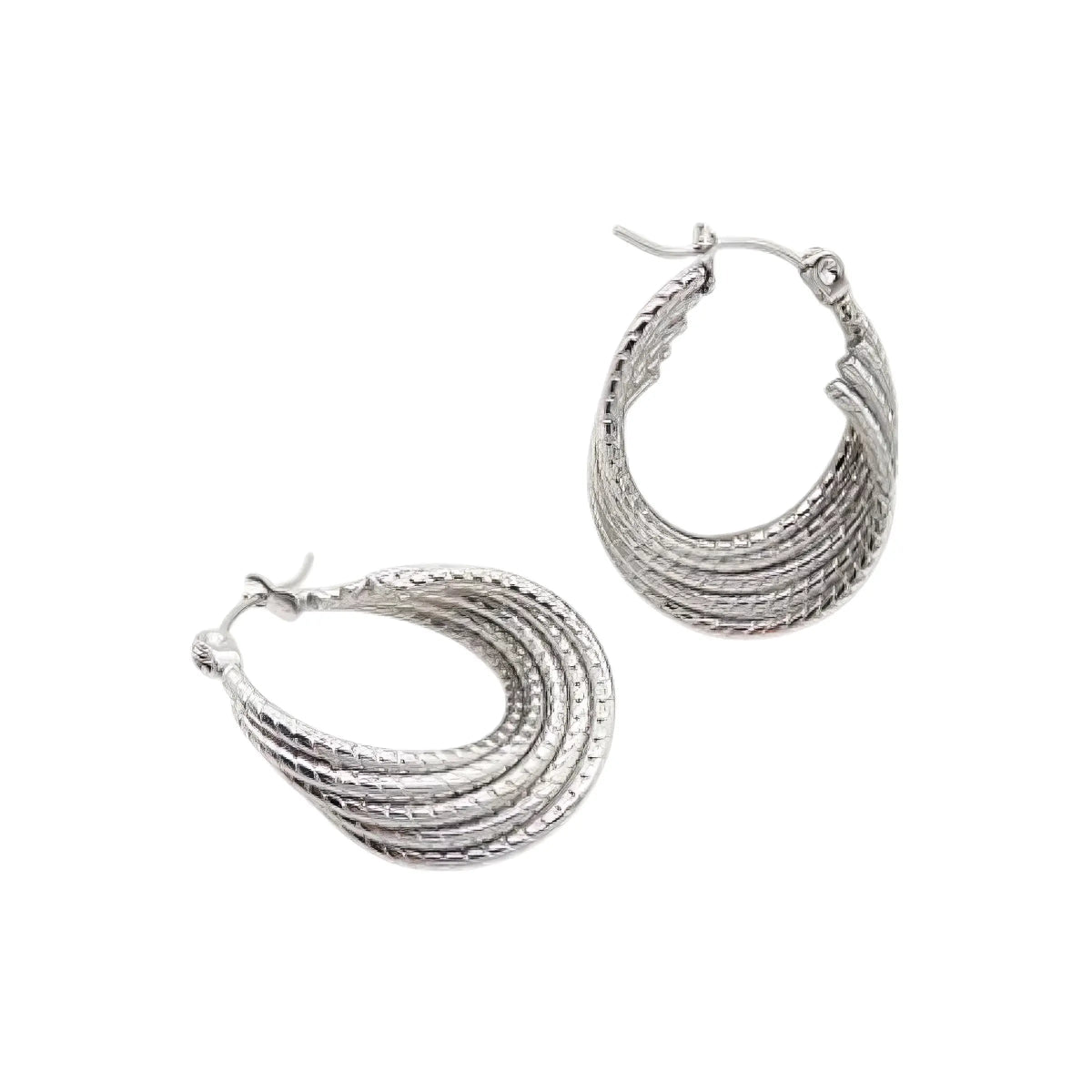 Ατσάλινοι Κρίκοι με Ανάγλυφο Πολυεπίπεδο Σχέδιο 2.4cm (E3137) - charmy.gr