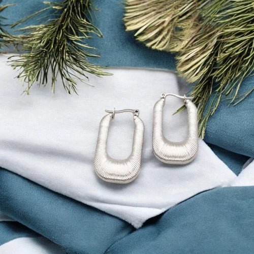 Ατσάλινοι κρίκοι ορθογώνιοι 2.8cm με χαρακιές χρώμα ασημί (E3039) - charmy.gr