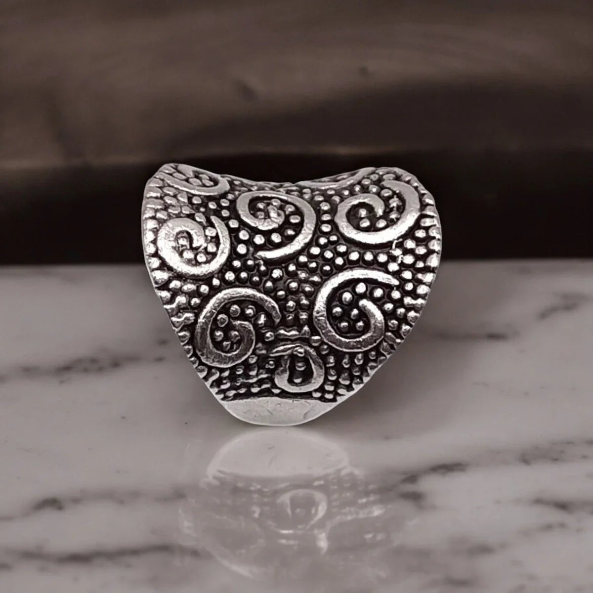 Δαχτυλίδι ρυθμιζόμενo με γεωμετρικά σχέδια χρώμα ασημί (R1311) - charmy.gr