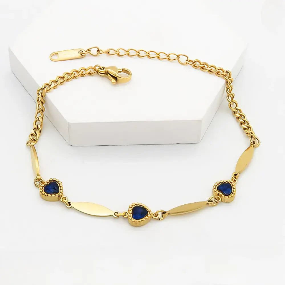 Επιχρυσωμένο Ατσάλινο Βραχιόλι με Καρδιές και Μπλε Πέτρες (B3373) - charmy.gr