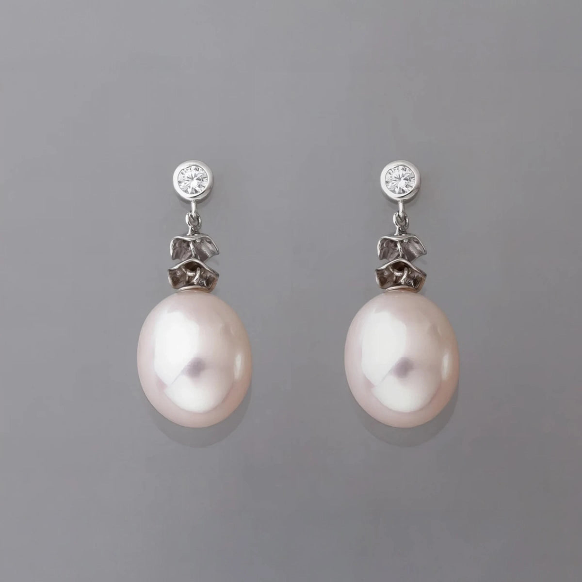 Σκουλαρίκια από Ασήμι 925 2.1cm με Ροζ Μαργαριτάρια Γλυκού Νερού και Ζιργκόν (PE010) - charmy.gr