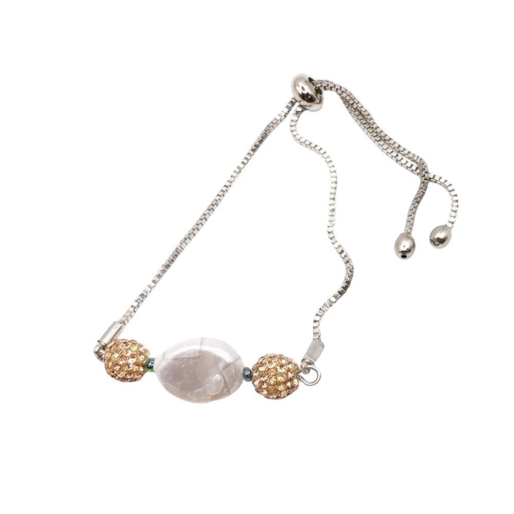 Χειροποίητο βραχιόλι από ορείχαλκο με μαργαριτάρι καλλιεργημένο και κρυστάλλινα διακοσμητικά (B1100) - charmy.gr