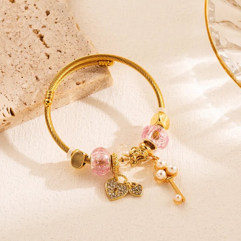 Βραχιόλι ατσάλινο χρώμα χρυσό με καρδιά και διάφορα κρεμαστά (B1385) - bracelet - charmy.gr