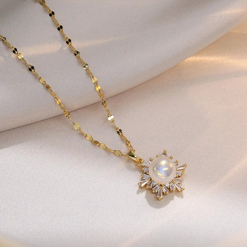 Κολιέ ατσάλινο με χιονονιφάδα με πέρλα επιχρυσωμένο (N1360) - necklace - charmy.gr